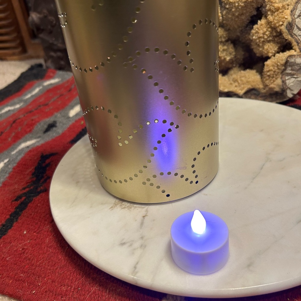 Gold VTG Peace Dove Perforated Candle Holder night light- tea light INCLUDED - Picture 12 of 15